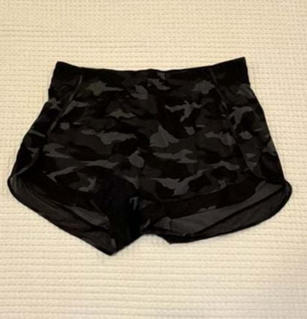 Athleta Printed Mesh Racer Run 4" Shorts Camo Size M NWOT